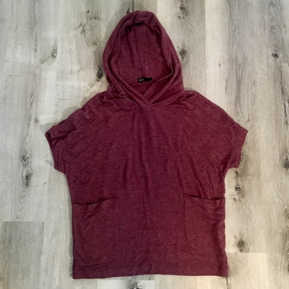 MOVING SALE! Short-Sleeved Poncho - Gibson - Picture 5 of 6